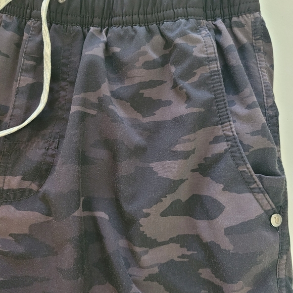 Vuori Kore Short Mens Small Black Watercolor Camo Lined - Picture 5 of 10